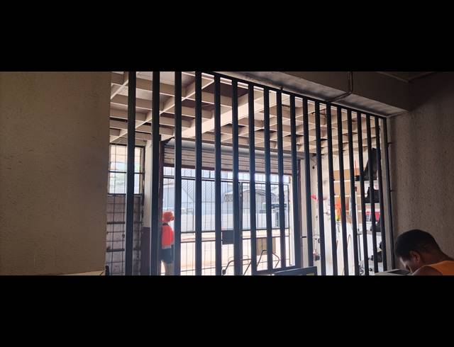1,230M² BUILDING FOR SALE IN SONHEUWEL